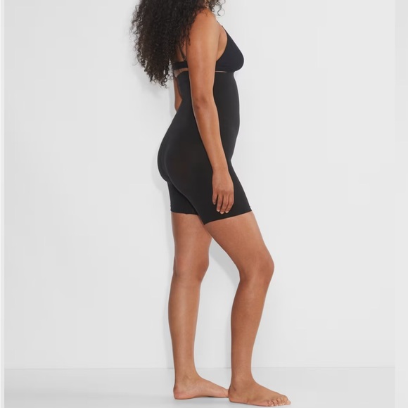 NWT Aritzia Seamless ShapeEnhance Highwaisted Shorts - Picture 3 of 7